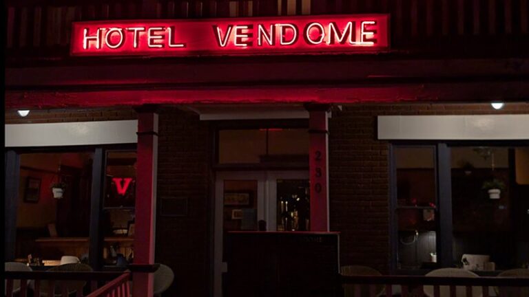 Hotel Vendome in Prescott, AZ at night